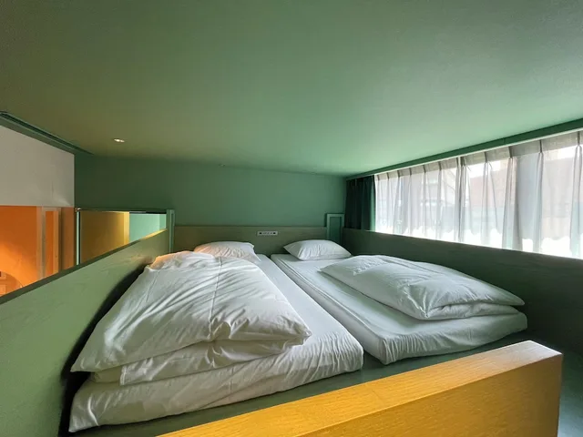 Connecting, Green, 4 Beds, Sofa، Toggle Hotel Suidobashi TOKYO 2/8