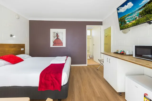 غرفة اقتصادية قياسية بسرير مزدوج، Plainsman Motel 3/7