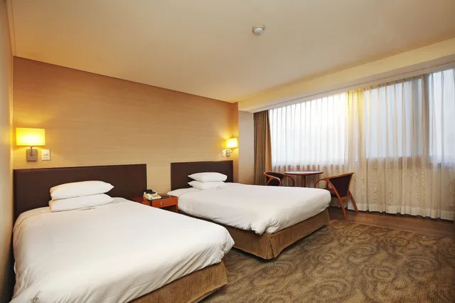 Superior, Twin Beds, 1 Double and 1 Single Bed, No Parking، Savoy Hotel Seoul Myeongdong 4/5