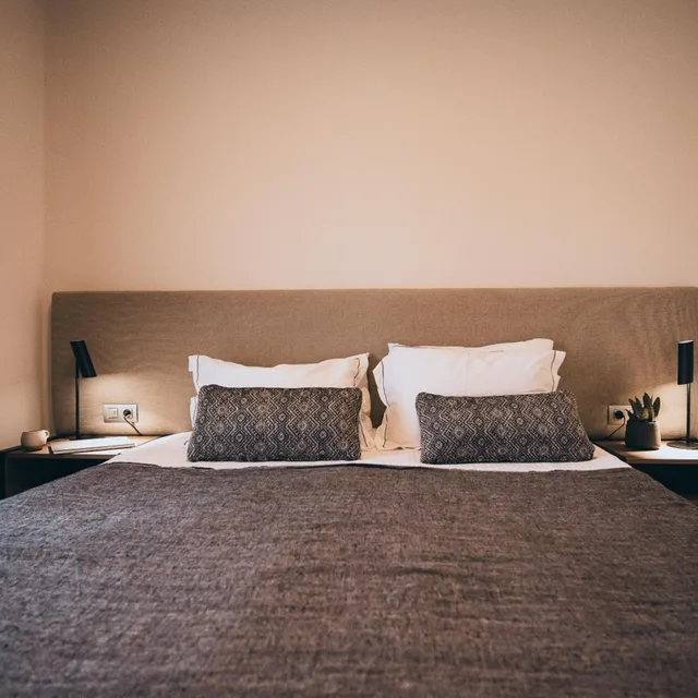 جناح جونيور، More Meni Residence and Suites 3/4