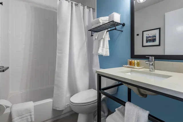 Room, Queen Bed, Accessible, The Freeport Hotel Ascend Hotel Collection 5/5