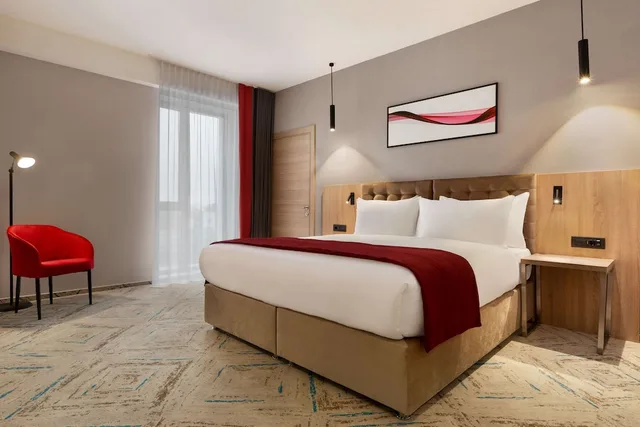 غرفة بسرير كوين، Ramada by Wyndham Targu Jiu 1/3