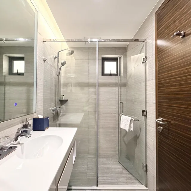 غرفة بريميير ثلاثية، QUEEN ANN HOTEL 9/10