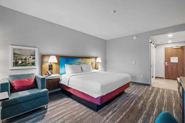 غرفة بسرير كينج بإطلالة، Hampton Inn Morro Bay 1/7