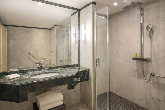 غرفة بسرير كينج لذوي الإعاقة، Hilton Brussels Grand Place 2/3