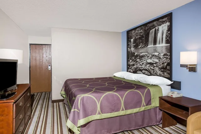 غرفة قياسية بسرير كوين لذوي الإعاقة، Super 8 by Wyndham Jonesboro AR 5/7