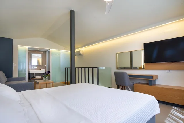 Apartment, King Bed, Two Story, 2 Sofa, Private Pool، Forum Suites 2/3