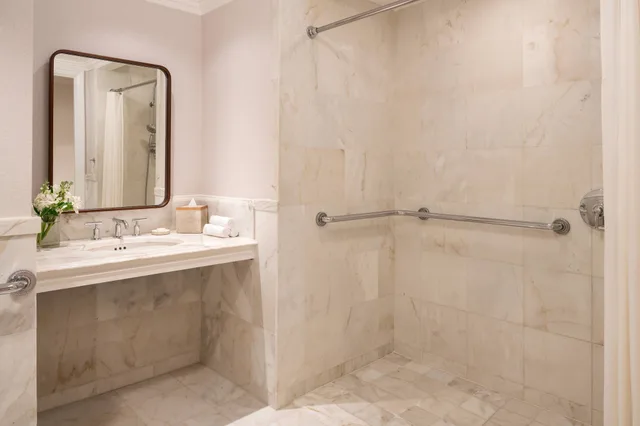 جناح تنفيذي بسرير كينج بغرفة نوم واحدة مع أريكة، The Ritz Carlton Orlando Grande Lakes 5/5