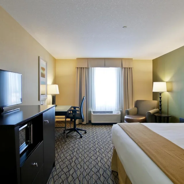 غرفة قياسية بسرير كينج، Wingate by Wyndham Fort Saskatchewan 6/10