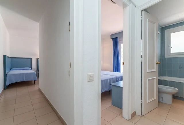 غرفة قياسية ثلاثية بسرير مزدوج وسرير فردي بشرفة، Platja D Aro Hotel 4/4