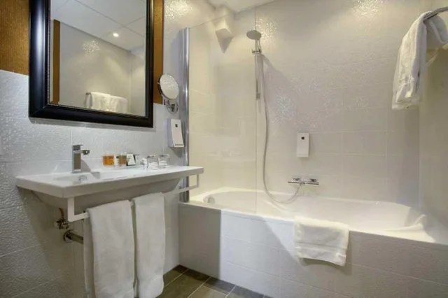 غرفة كومفورت ثلاثية بإطلالة على الفناء بغرفة نوم واحدة، HAMPSHIRE BOUTIQUE HOTEL SEBASTIANS 4/5