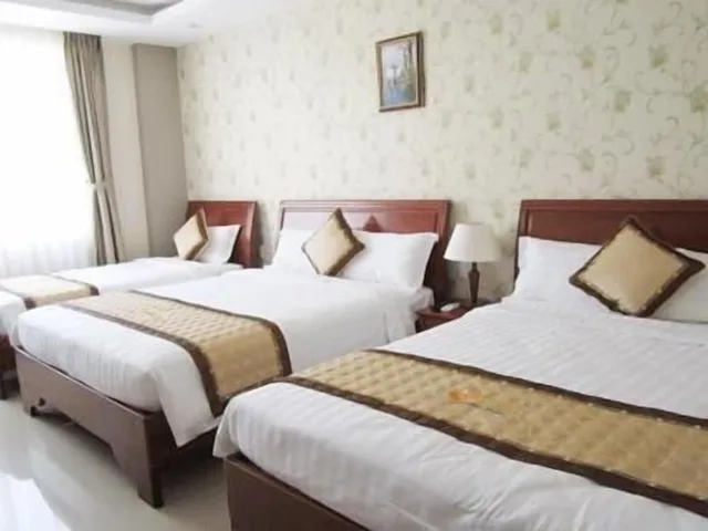 غرفة ديلوكس ثلاثية بسرير مزدوج وسرير فردي، Corvin Hotel 3/5