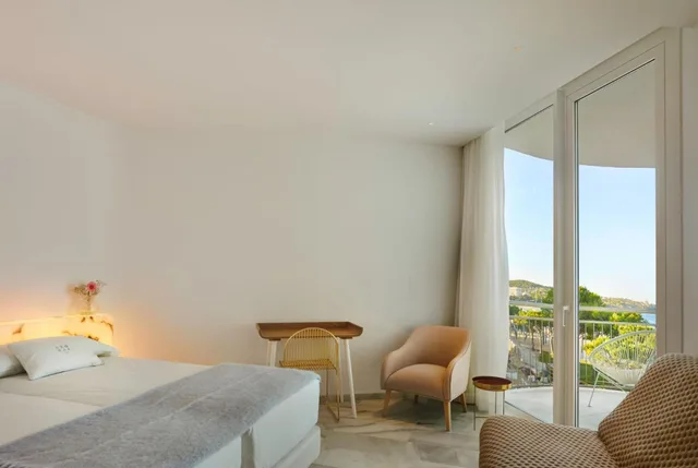 Superior, Double Bed, Lateral Side Sea View, Balcony، Hotel Aromar 6/10
