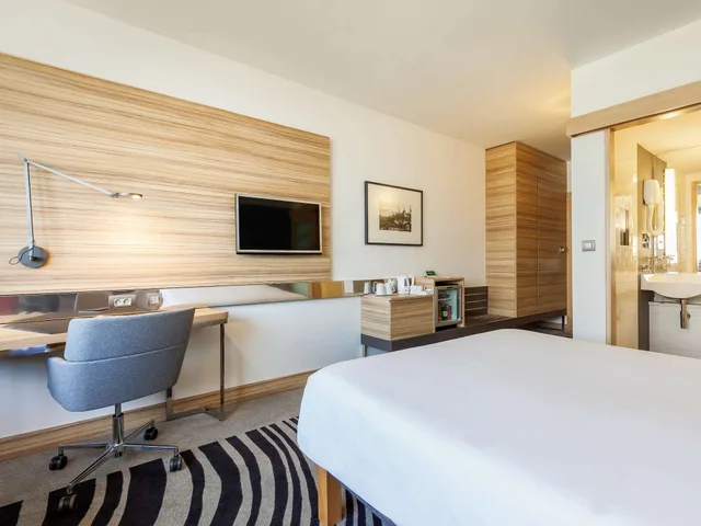 غرفة قياسية بسرير كوين مع أريكة، Novotel Istanbul Zeytinburnu 5/9