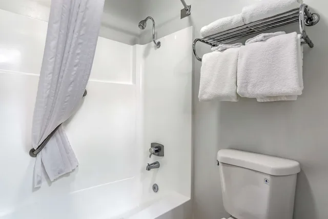 غرفة قياسية بسرير كينج، Best Western Plus Lake Front Hotel 4/4