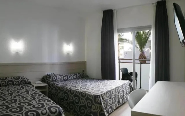 غرفة قياسية رباعية بسرير كوين وسرير فردي، Tossa Beach Center 2/5