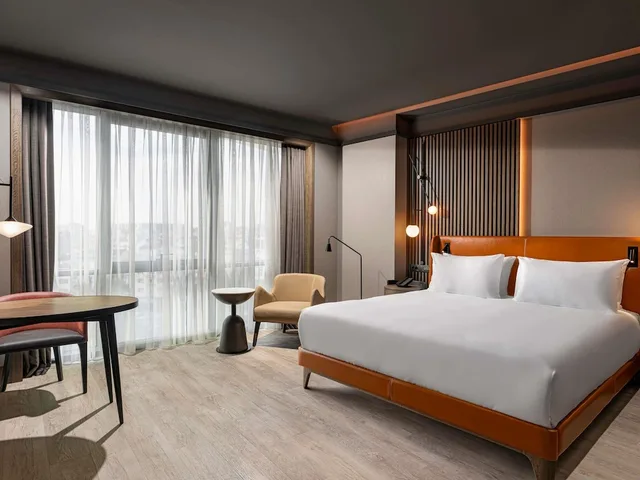 غرفة سوبيريور بسرير كينج بإطلالة على المدينة، Movenpick Hotel Istanbul Marmara Sea 1/4