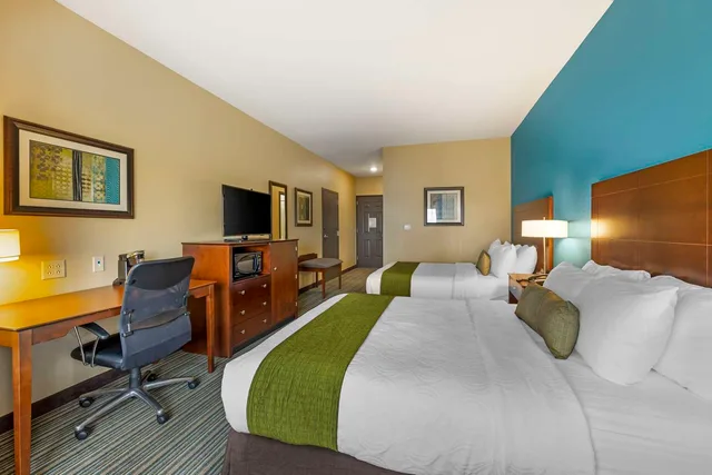 غرفة بسريرين كوين بحوض استحمام لذوي الإعاقة، Best Western Plus Patterson Park Inn 1/7