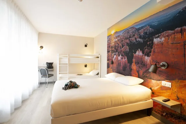 غرفة رباعية بسرير مزدوج وسرير بطابقين، Break Hotel Vierzon 1/6