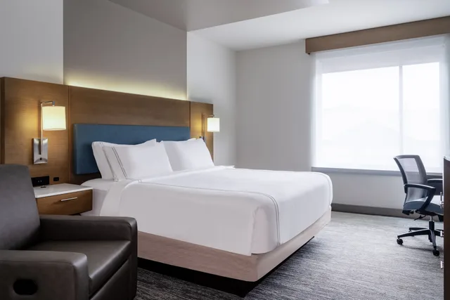 غرفة قياسية بسرير كينج، Even Hotel Rochester Mayo Clinic Area 2/5