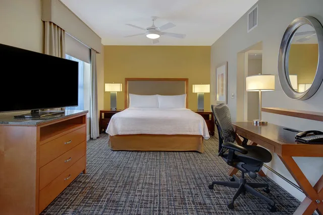 جناح استوديو بسرير كينج لذوي الإعاقة، Homewood Suites by Hilton Dallas-Frisco 2/5