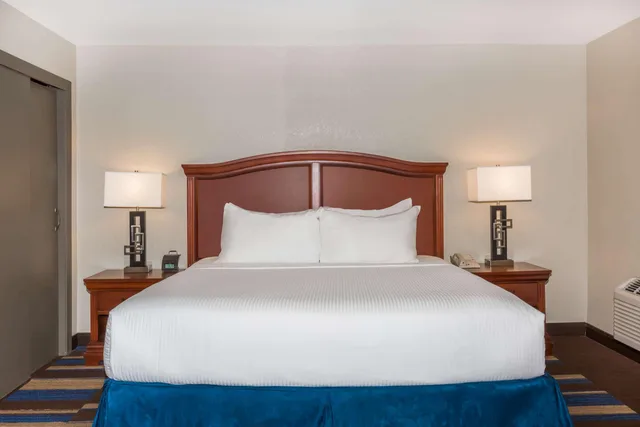 غرفة ثلاثية، Wyndham New Orleans - French Quarter Hotel 2/2