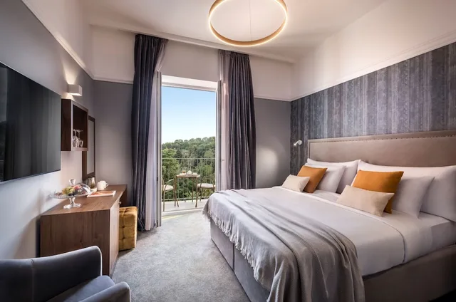 Superior, Queen Bed, Sea Side، Imperial Heritage Hotel, Valamar Collection 2/3