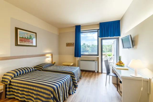 غرفة كلاسيكية ثلاثية بثلاثة أسرّة، Hotel Country Club 1/5