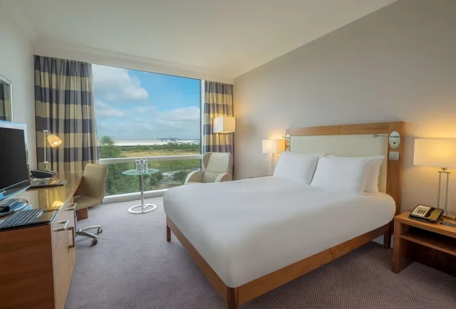 غرفة بسرير كينج، Hilton Reading Hotel 2/8