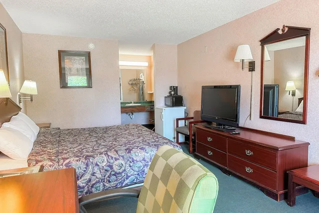 غرفة بسرير كينج للمدخنين، OYO Hotel East Macon I-75 6/10
