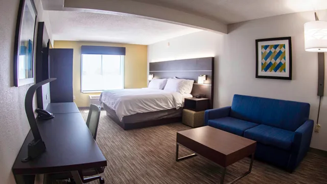 جناح بسرير كينج مع أريكة، Holiday Inn Express Hotel Suites Charlotte Concord I 85 2/3