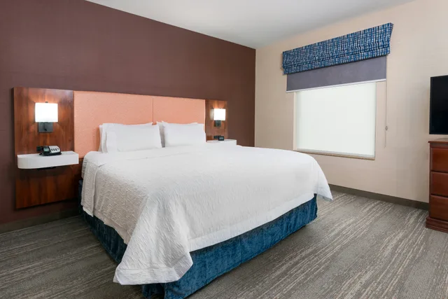استوديو بسرير كينج لذوي الإعاقة، Hampton Inn Springfield South Enfield 2/4