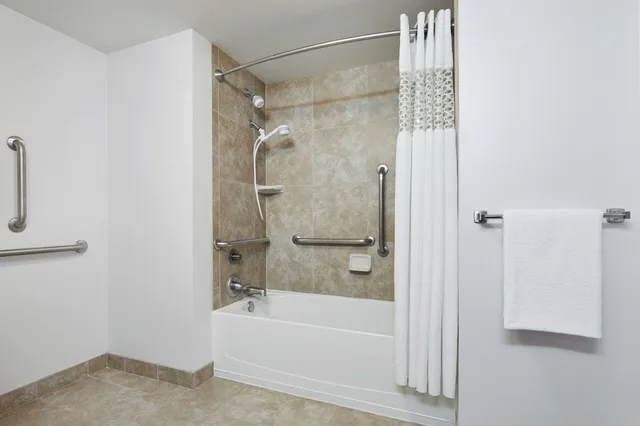 جناح استوديو بسريرين كوين مع أريكة لذوي الإعاقة، Hampton Inn & Suites Chicago/Mt. Prospect 3/3