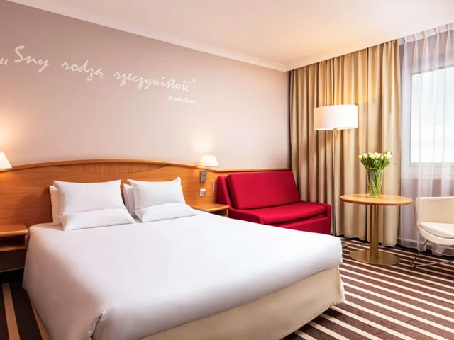غرفة بسرير كوين، Novotel Poznan Centrum 1/7
