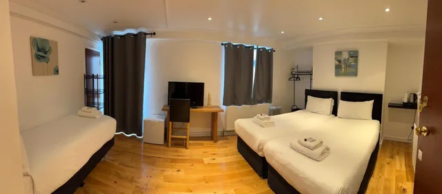 Family, 1 Double and 3 Single Beds، Romany House Hotel 1/1