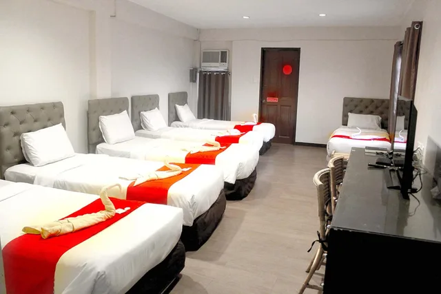 استوديو عائلي، Humberto's Hotel 1/1
