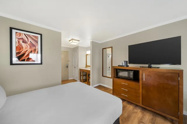 غرفة قياسية بسريرين كوين بشرفة، Best Western Plus Northwoods Inn 1/3