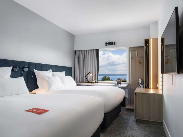 غرفة بسريرين مزدوجين بإطلالة على البحيرة، IBIS ROTORUA 3/10