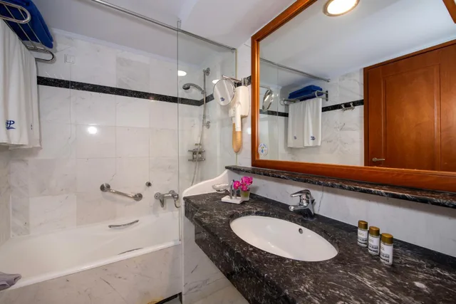 Standard, Double or Twin Bed, Side Sea View، Hydramis Palace 3/3