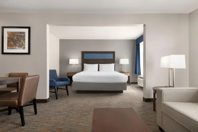 جناح استوديو بسرير كينج مع أريكة، Wingate by Wyndham Southport 4/4