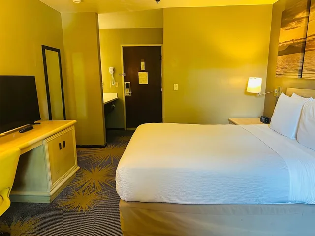 غرفة قياسية بسرير كوين، Days Inn by Wyndham Seatac Airport 4/10