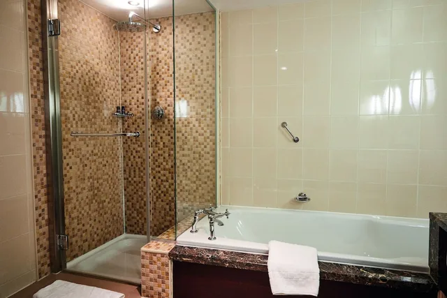 جناح بريميير بسرير مزدوج، Aztec Hotel And Spa 3/3