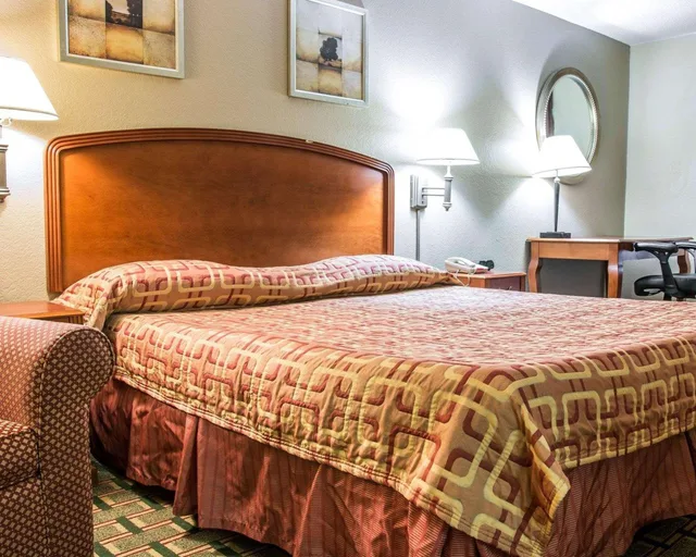Room, Double Bed, Econo Lodge Kalamazoo MI 3/4