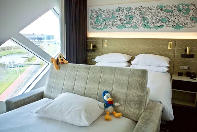 جناح، Hilton Amsterdam Airport Schiphol 3/4