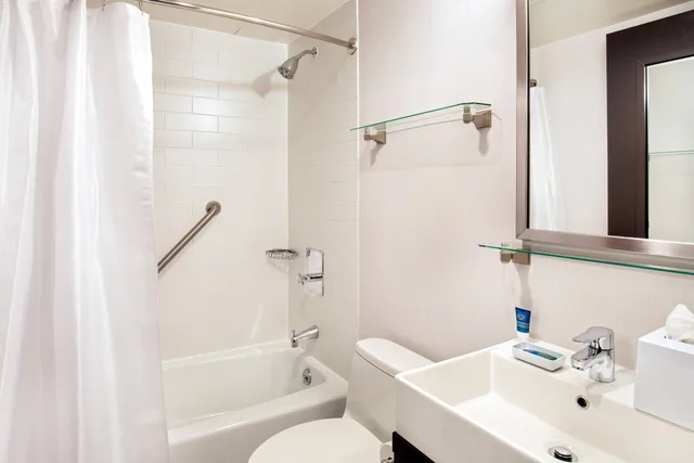 Deluxe, Double Bed, Four Points by Sheraton Midtown Times Square 3/8