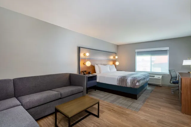 غرفة بزنس بسرير كينج، AmericInn by Wyndham San Angelo 2/3