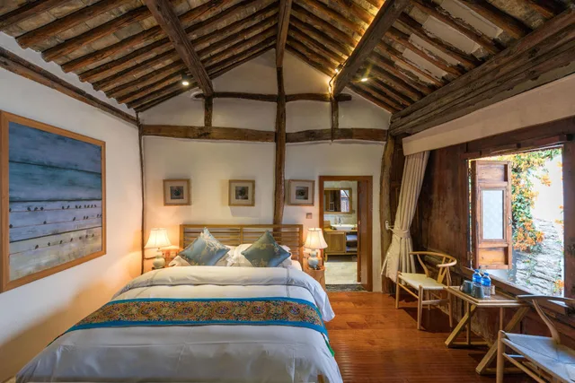 غرفة ديلوكس بسرير كينج وسرير كوين، Dali Old Courtyard Boutique Inn 1/3