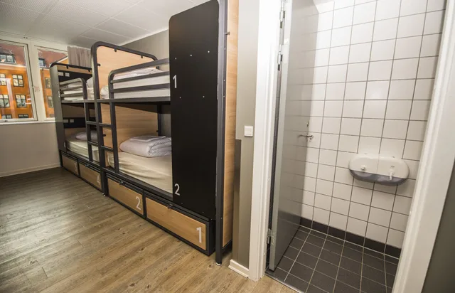 Private, 6 Beds, 3 Bunk Beds، Generator Hostel Copenhagen 3/8