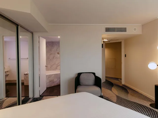 Spa, Deluxe, King Bed، NOVOTEL SYDNEY PARRAMATTA 2/8