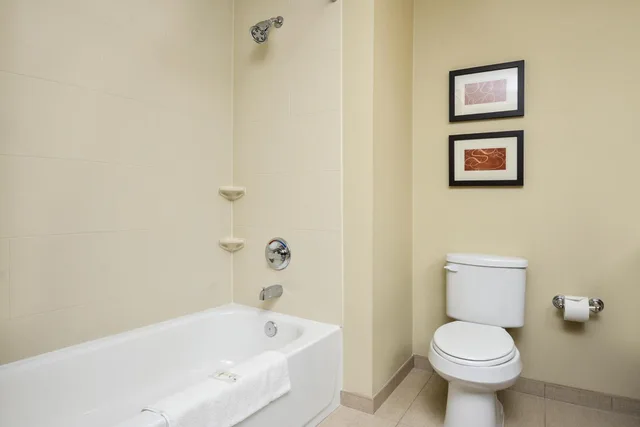 جناح كبير بسريرين كوين بإطلالة على المدينة بغرفة نوم واحدة، Comfort Suites Fargo Medical Center 7/7